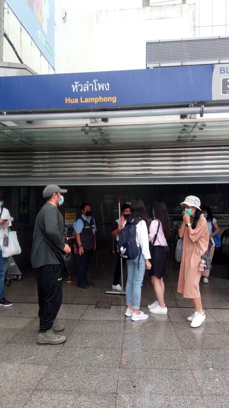 ม็อบแน่น "ห้าแยกลาดพร้าว" รถไฟฟ้าตัดขาด ทุกเส้นทาง