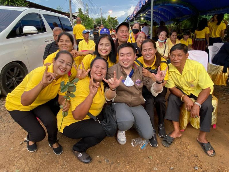 แสดงจุดยืนเลือกข้างสถาบันพระมหากษัตริย์และประชาชนที่เทิดทูนสถาบัน