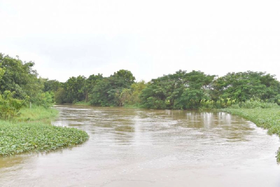 กรมชลฯเร่งระบายน้ำลดผลกระทบเมืองโคราช เฝ้าระวัง 24 ชม.