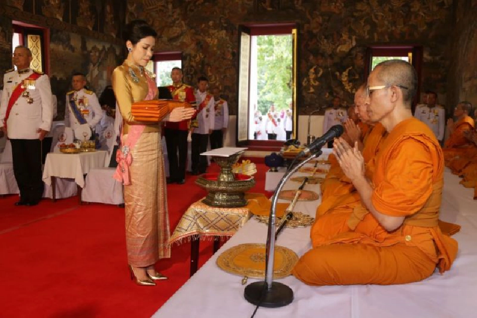 'เจ้าคุณพระสินีนาฏ พิลาสกัลยาณี' เป็นผู้แทนพระองค์ ถวายผ้าพระกฐิน ณ วัดสุวรรณดาราราม