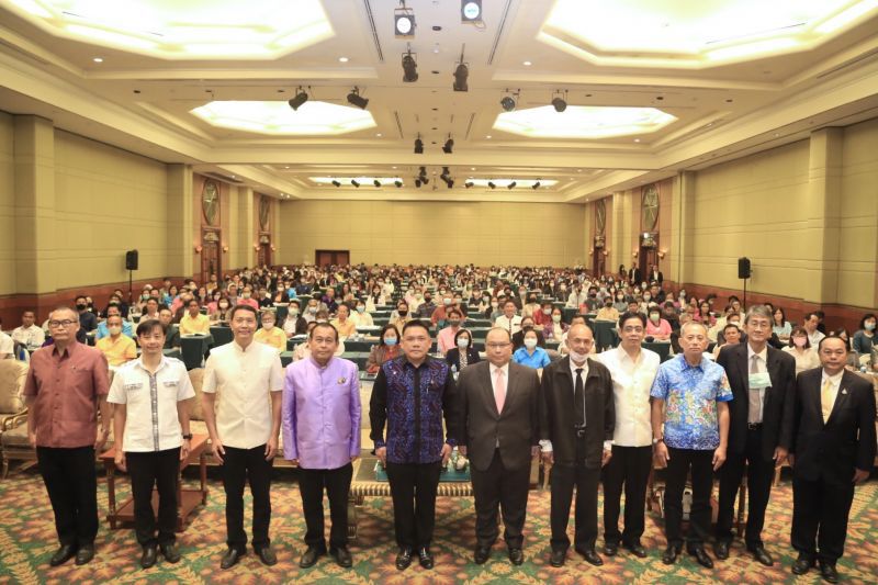 นายพรพจน์ เพ็ญพาส อธิบดีกรมโยธาธิการและผังเมือง เป็นประธานเปิดการสัมมนา เรื่อง "การจัดทำ (ร่าง) ธรรมนูญว่าด้วยการผังเมือง"