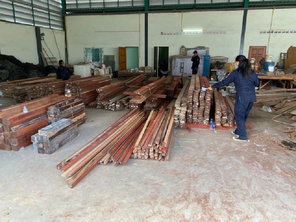 ยึดไม้หวงห้ามจากเครือข่ายยาเสพติดมูลค่า 160 ลบ.