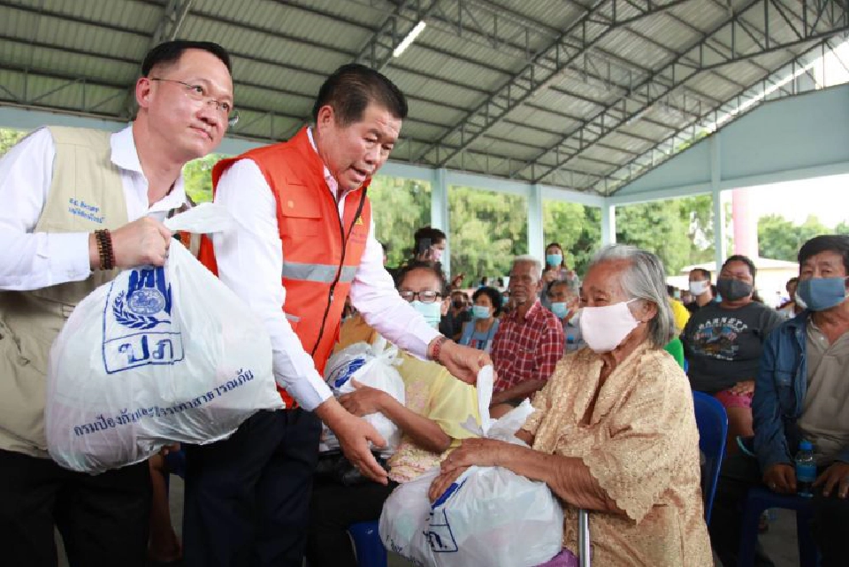 “นิพนธ์”รุดช่วยผู้ประสบภัยน้ำท่วมบ้านโป่ง ราชบุรี