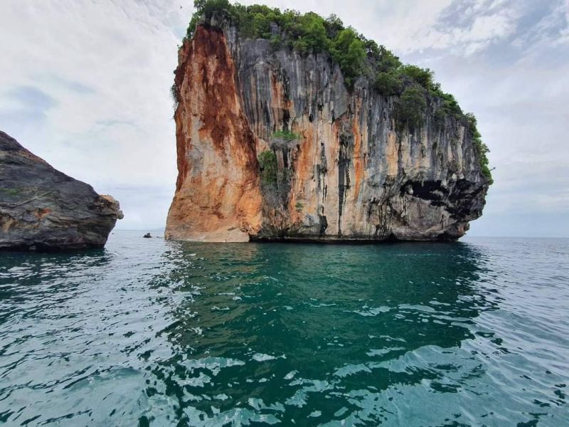 ตรวจสอบเหตุหินยักษ์ถล่ม  "เกาะทะลุ" จ.กระบี่ 