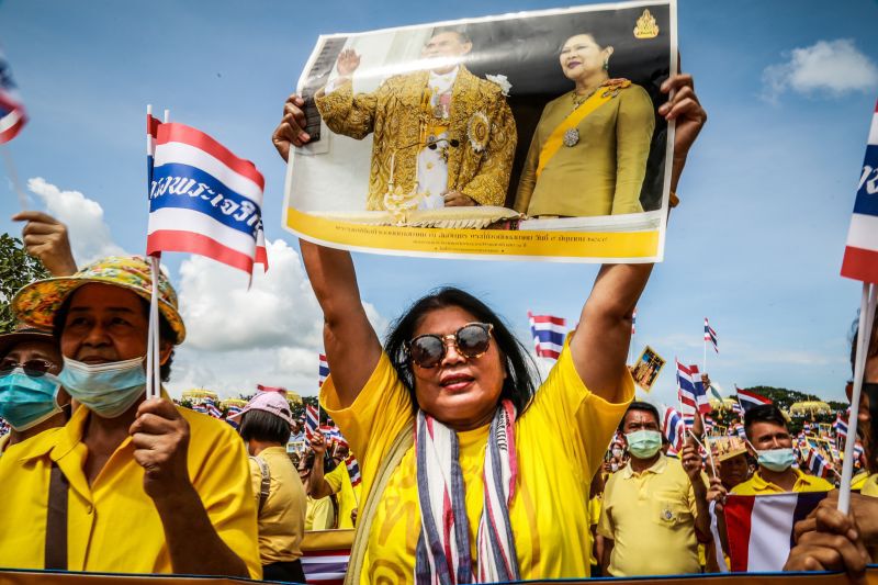  "ชาวสุโขทัย"ออกโรงปกป้องสถาบัน