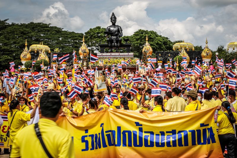  "ชาวสุโขทัย"ออกโรงปกป้องสถาบัน