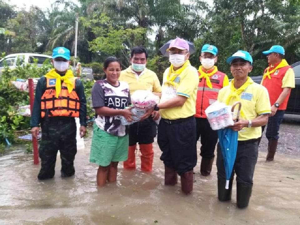 ใต้ก็สำลักน้ำตาปีจากพระแสงเอ่อทะลัก"พุนพิน"