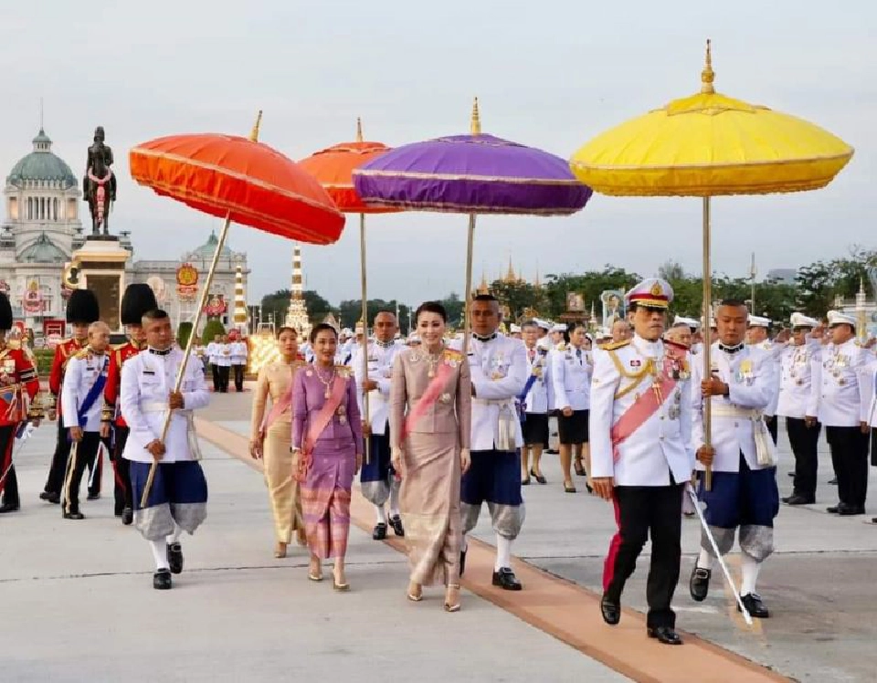 "ในหลวง-พระราชินี" ทรงบำเพ็ญพระราชกุศล วันปิยมหาราช