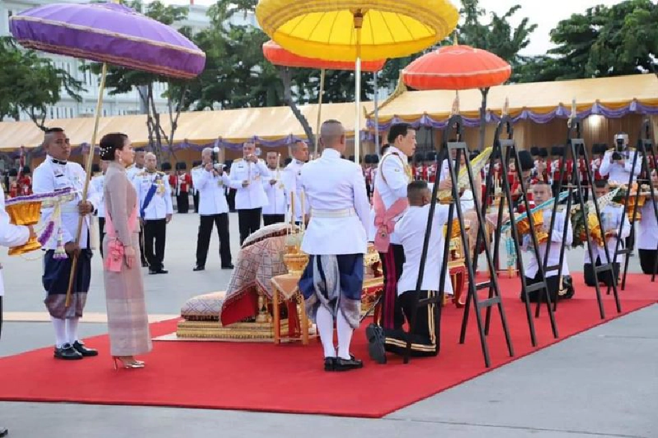 "ในหลวง-พระราชินี" ทรงบำเพ็ญพระราชกุศล วันปิยมหาราช