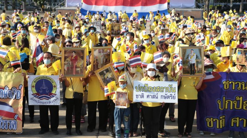 "นครสวรรค์" ยื่นหนังสือถึงนายกฯ ร่วมปกป้องสถาบันฯ