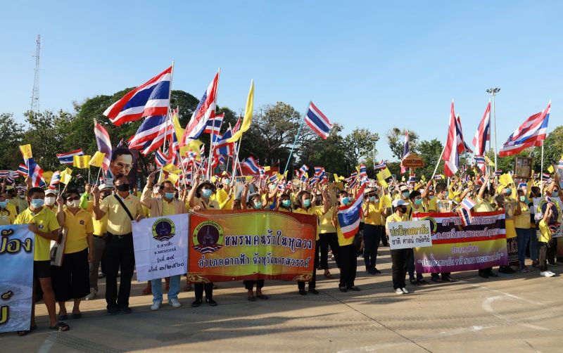 "นครสวรรค์" ยื่นหนังสือถึงนายกฯ ร่วมปกป้องสถาบันฯ
