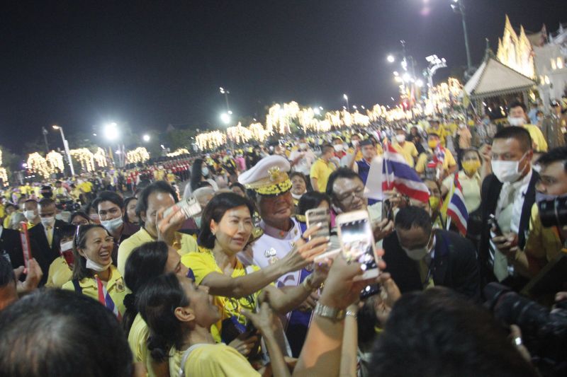 ประชาชนให้กำลังใจ พล.อ.ประยุทธ์ จันทร์โอชา