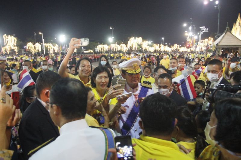 ประชาชนให้กำลังใจ พล.อ.ประยุทธ์ จันทร์โอชา