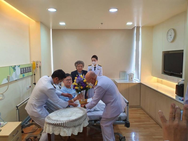 “เอนก”ซาบซึ้งพระมหากรุณาธิคุณในหลวง-พระราชินี