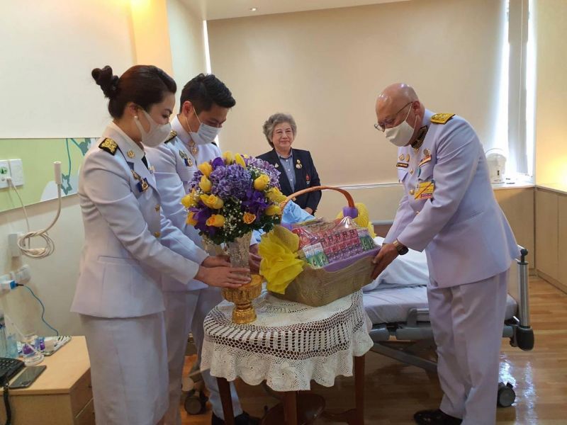 “เอนก”ซาบซึ้งพระมหากรุณาธิคุณในหลวง-พระราชินี