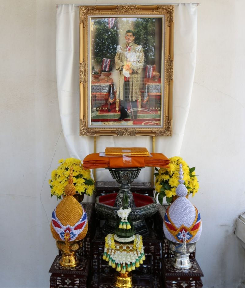 พระบาทสมเด็จพระเจ้าอยู่หัว ทรงพระกรุณาโปรดเกล้าฯ พระราชทานผ้าพระกฐินให้ ก.สาธารณสุข น้อมนำไปถวายพระสงฆ์ ณ วัดเขาแก้ววรวิหาร อ.เสาไห้ จ.สระบุรี