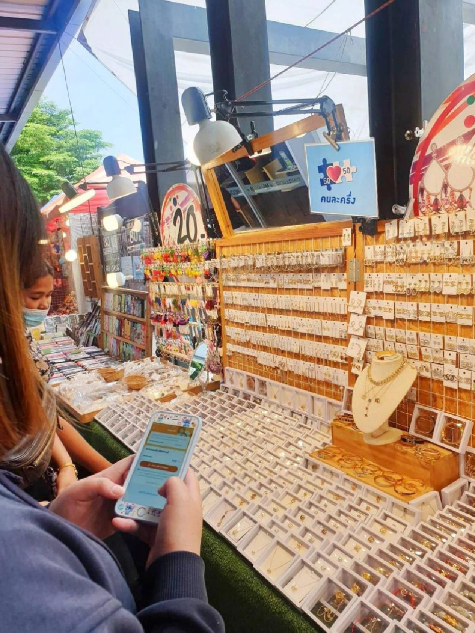 “คนละครึ่ง” กระหึ่ม ร้านค้าโรบินสันคึกคัก 