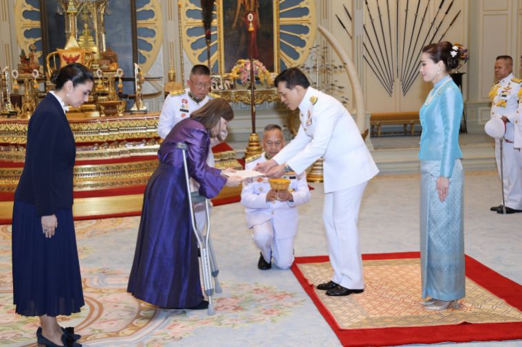 “ในหลวง” พระราชทานพระบรมราชวโรกาสให้ คณะทูตเฝ้าฯ ถวายอักษรสาส์นตราตั้ง