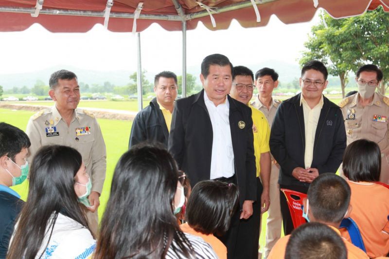 นิพนธ์: "พวกเราต้องไปด้วยกัน ด้วยความรักและสนิทสนมกัน เพื่อประเทศชาติ" 