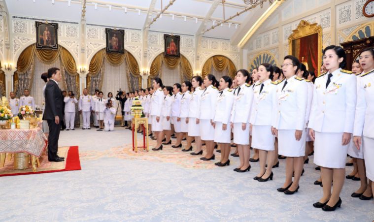 ในหลวง-พระราชินี พระราชทานพระบรมราชวโรกาสให้คณะบุคคลต่างๆเฝ้าทูลละอองธุลีพระบาท