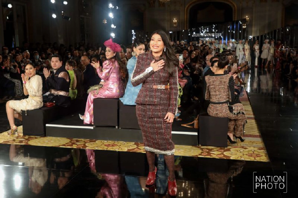 "สมเด็จเจ้าฟ้าสิริวัณณวรี" ทรงจัดแฟชั่นโชว์ เผยโฉมคอลเลคชั่นทรงออกแบบออทั่ม-วินเทอร์ 2020/21