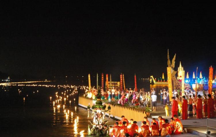 มหัศจรรย์สายน้ำปิง"กระทงสายไหลประทีป1000ดวง"ที่ตาก 