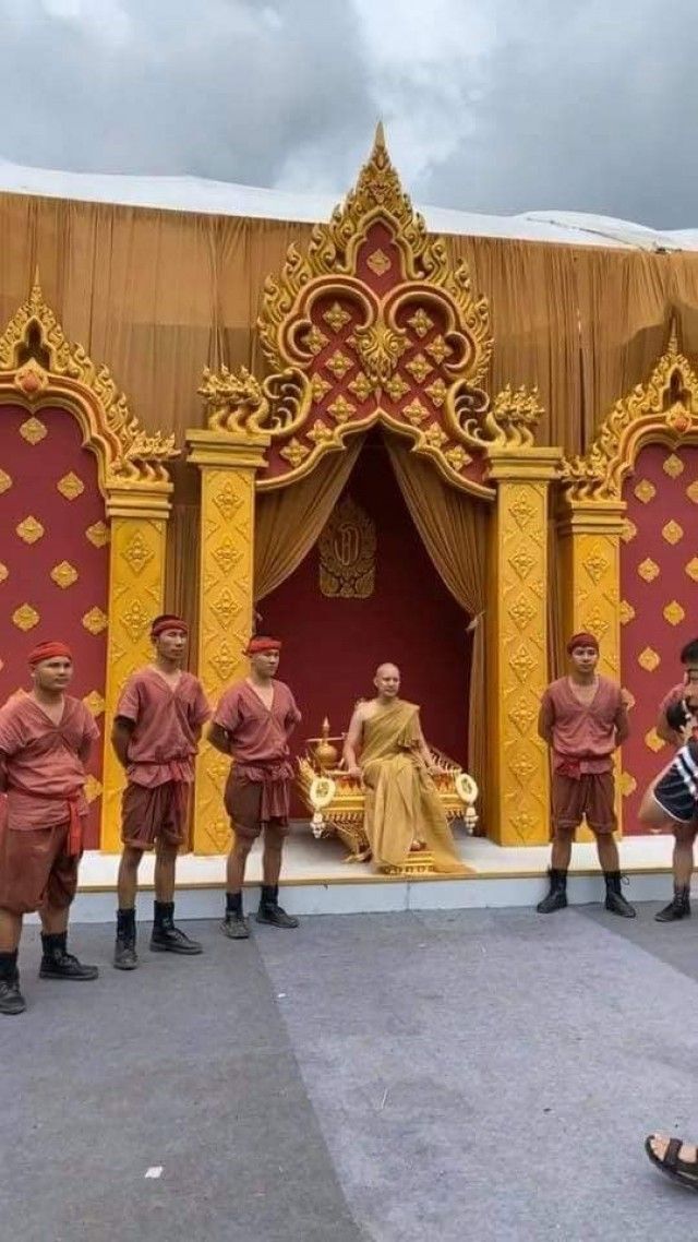 พศ.สั่งสอบ  "จีจี้ปีโป้" ปมงานบวชหรู-อ้างผ้าไตร "สมเด็จพระสังฆราช"