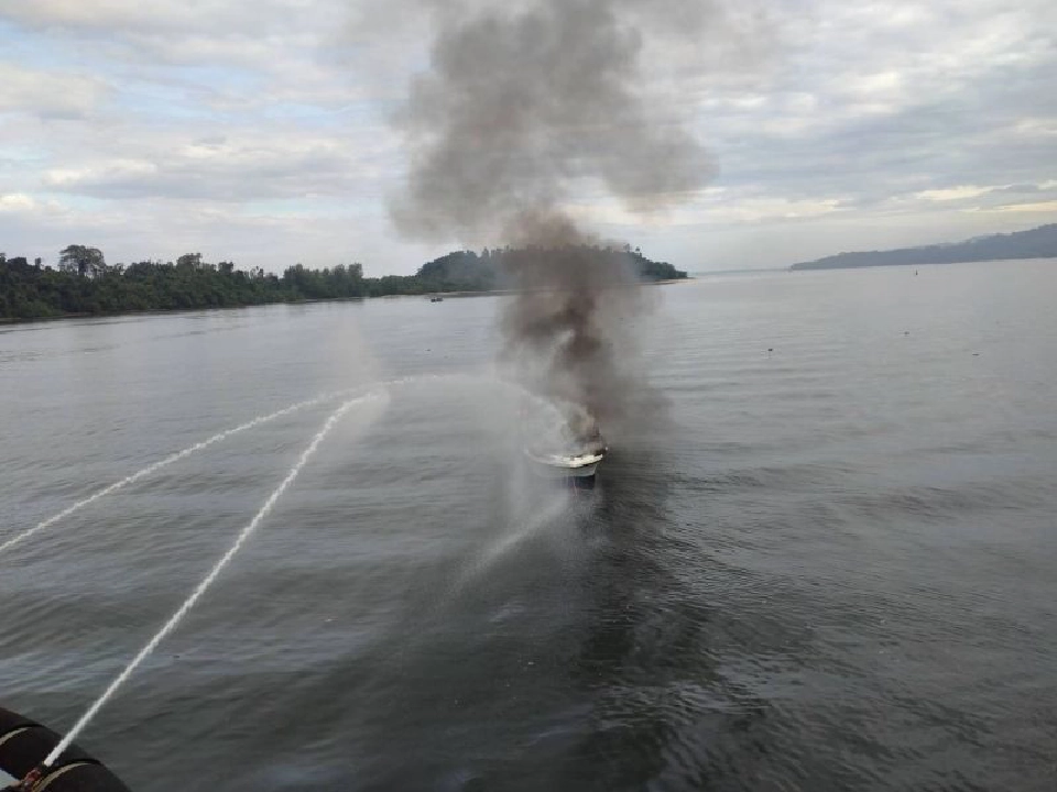 ไฟไหม้"สปีดโบ๊ท"ที่ทับละมุ"ทรภ.3"เข้าช่วยแล้ว