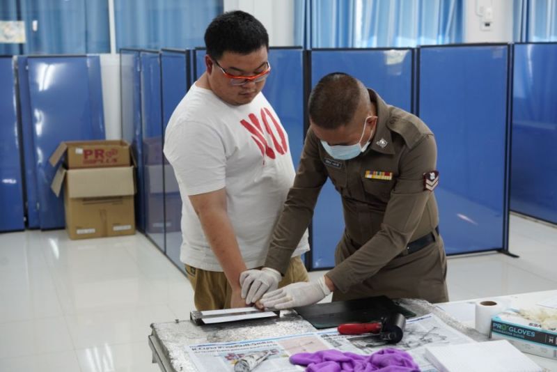 2แกนนำม็อบราษฎร “เพนกวิน-อานนท์”ดอดรับทราบข้อกล่าวหาชุมนุมที่พะเยา