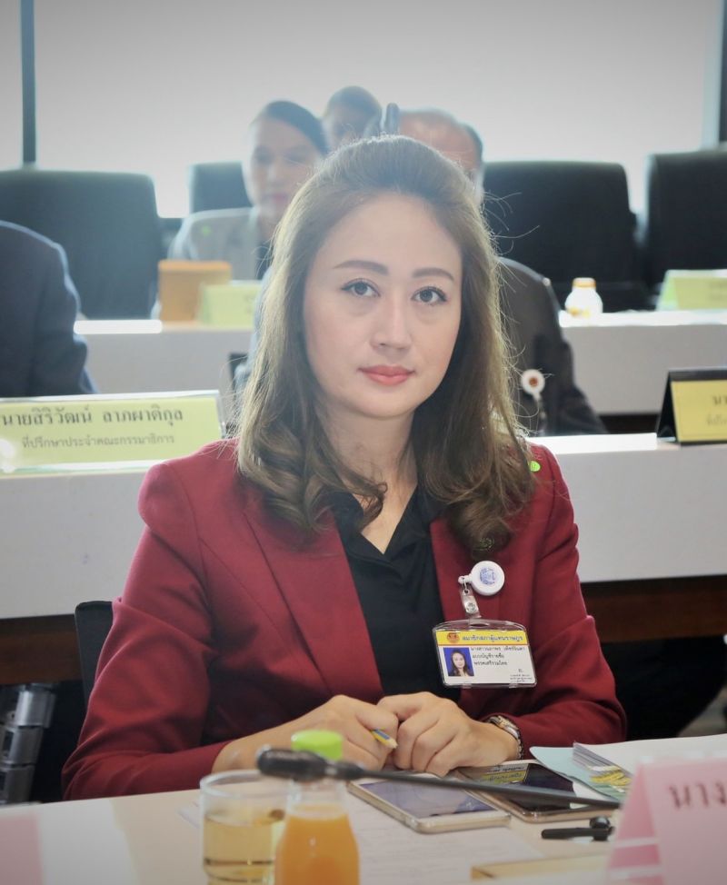 น.ส.นภาพร เพ็ชร์จินดา ส.ส. บัญชีรายชื่อ  พรรคเสรีรวมไทย