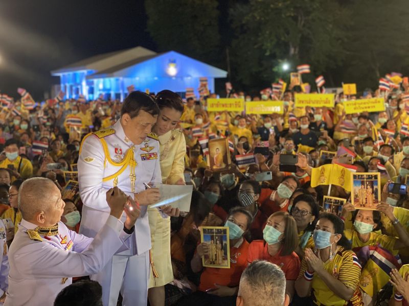ในหลวง-พระราชินี ทรงประกอบพิธีวางศิลาฤกษ์ และทรงเปิดอาคารที่ทำการศาลเยาวชนและครอบครัว จ.อุดรธานี