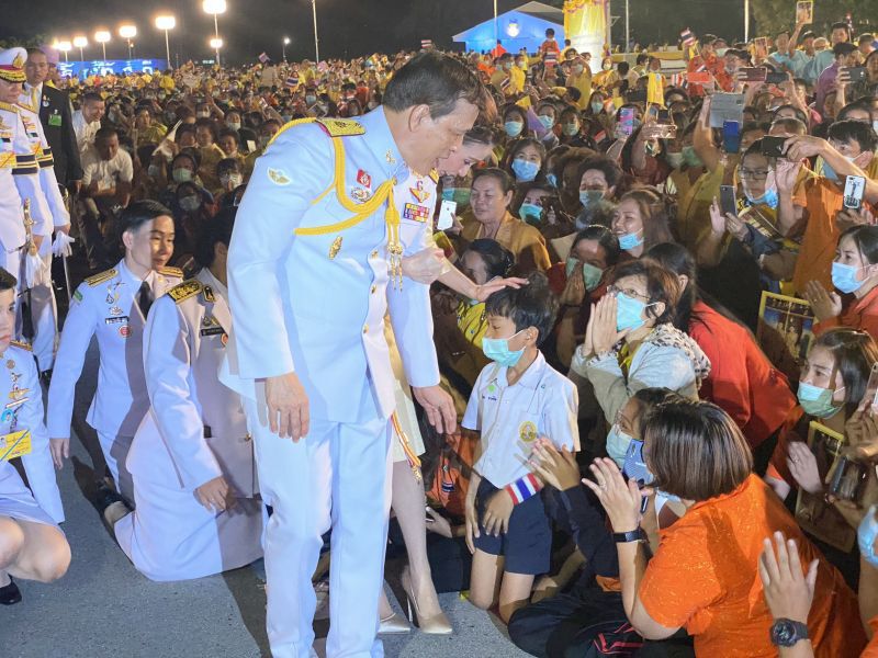 ในหลวง-พระราชินี ทรงประกอบพิธีวางศิลาฤกษ์ และทรงเปิดอาคารที่ทำการศาลเยาวชนและครอบครัว จ.อุดรธานี