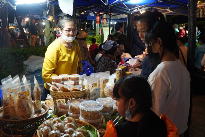 ‘BizClub’บุกเปิดเทรดแฟร์ ร้องรัฐ-ธุรกิจใหญ่ “เราอยากได้เบ็ดไม่ใช่ปลา”