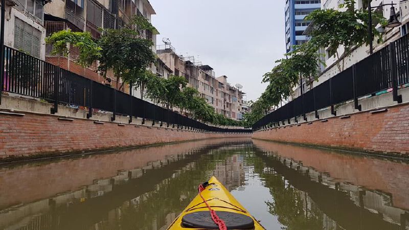 พายเรือ ชมคลอง ล่องย่านประวัติศาสตร์ ที่คลองโอ่งอ่าง 