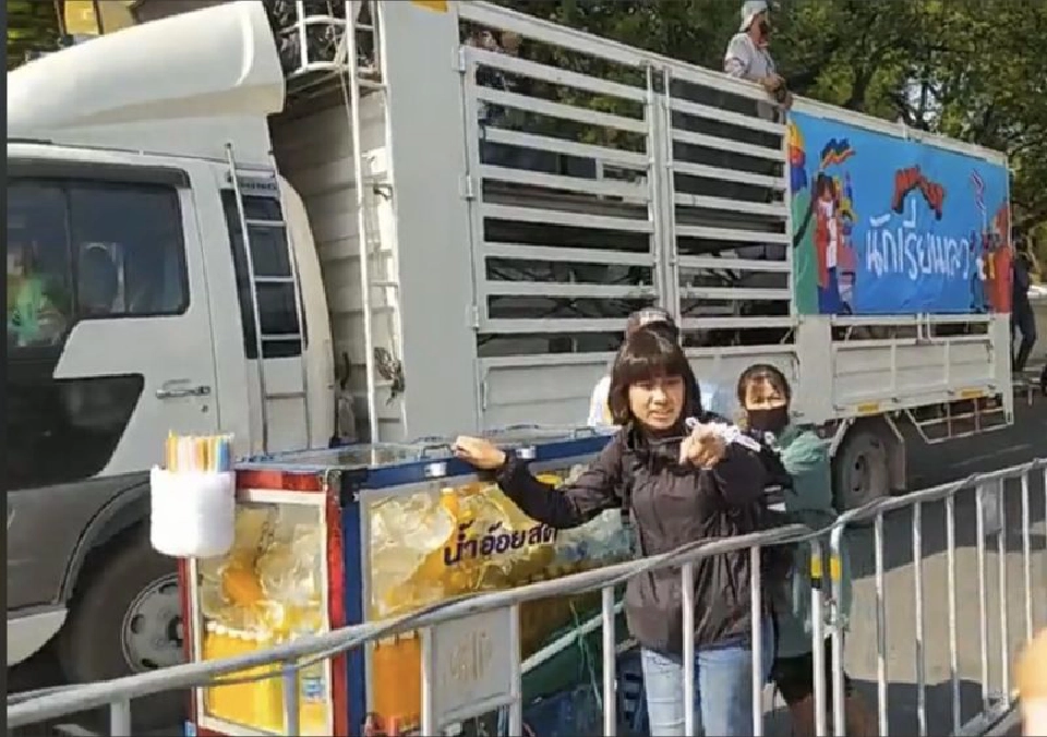 “กลุ่มนักเรียนเลว”เคลื่อนพลมุ่งสู่อนุสาวรีย์ประชาธิปไตย