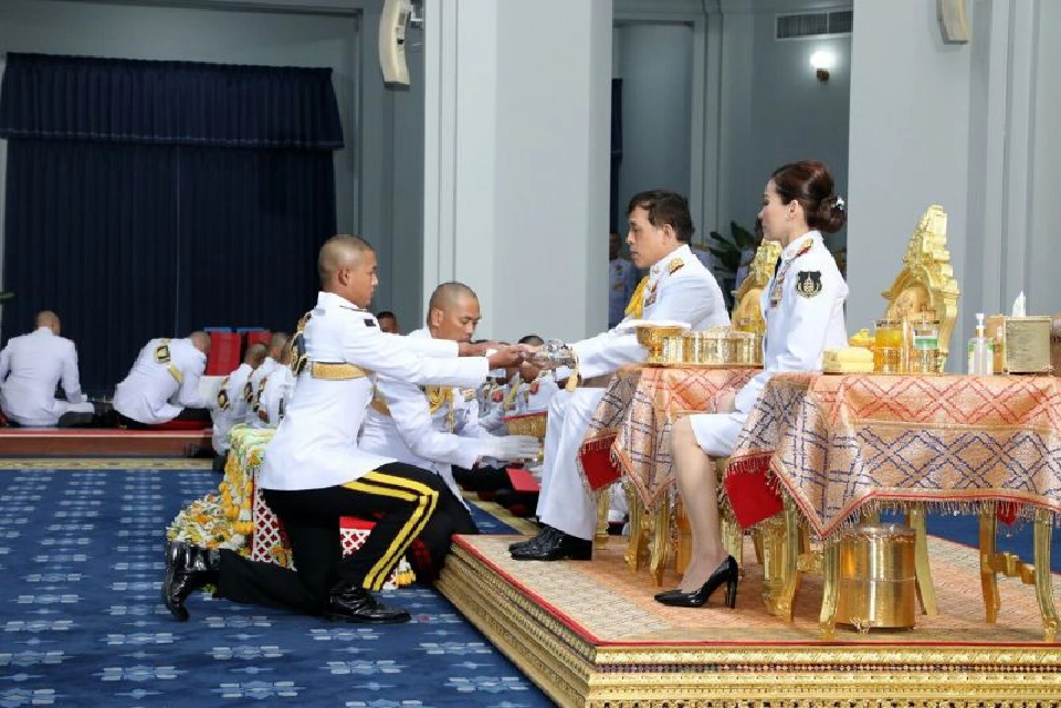 “ในหลวง” พระราชทานพระบรมราโชวาท แก่นักเรียนนายร้อยฯ 