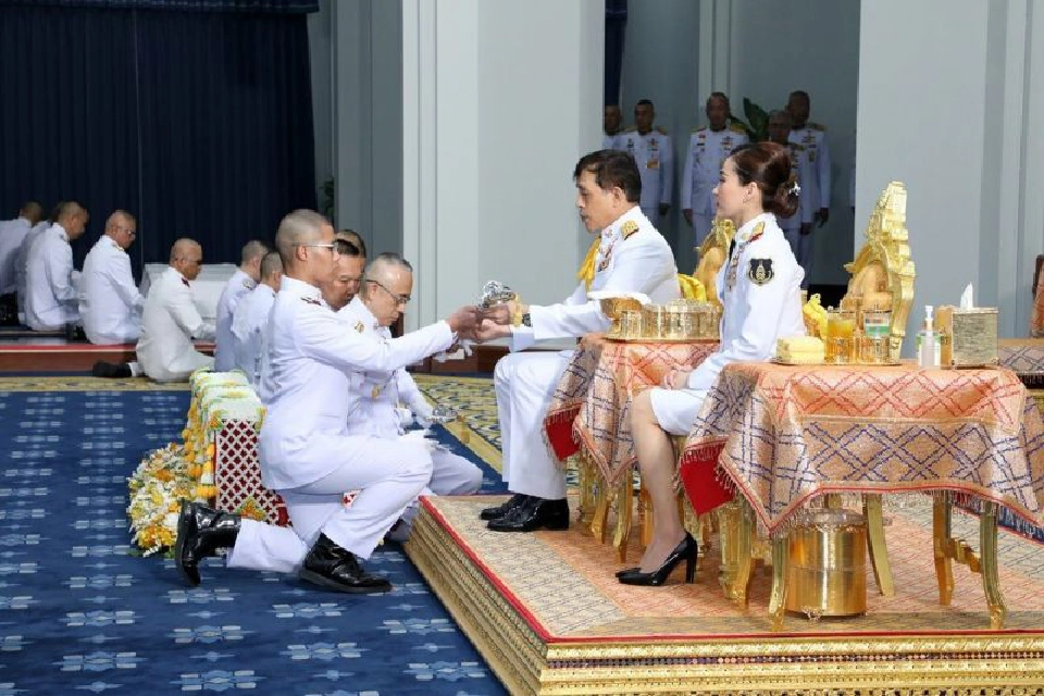 “ในหลวง” พระราชทานพระบรมราโชวาท แก่นักเรียนนายร้อยฯ 