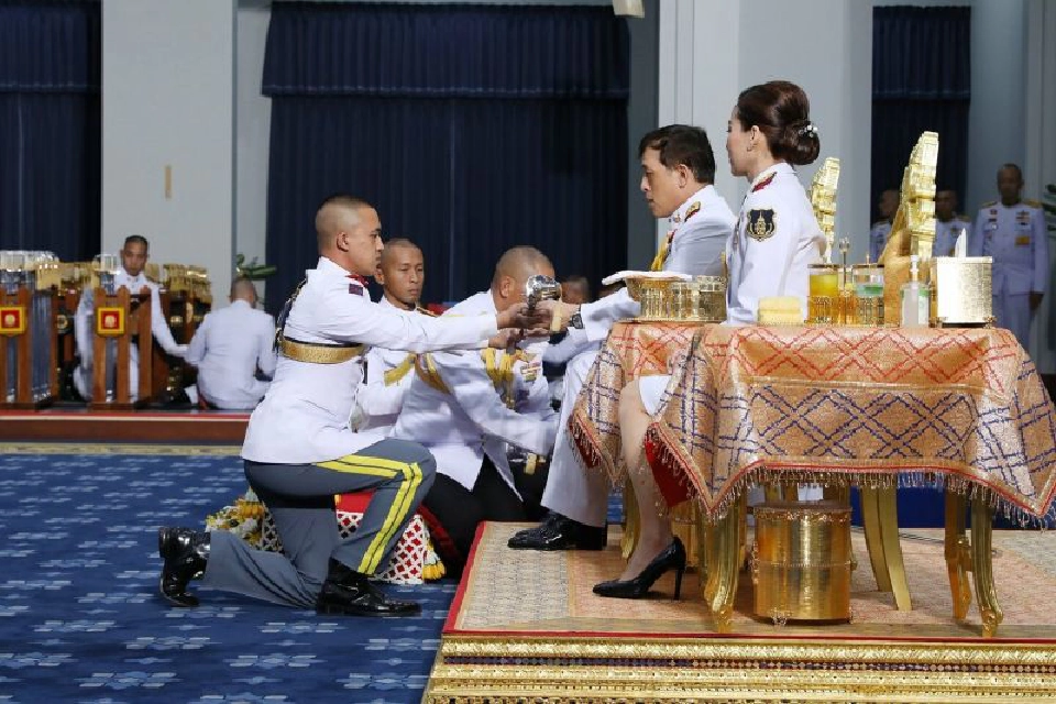 “ในหลวง” พระราชทานพระบรมราโชวาท แก่นักเรียนนายร้อยฯ 