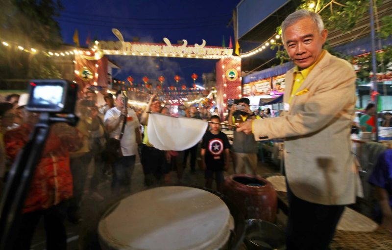  “สุวัจน์"เปิดกุดจิกถนนคนเดิน หวังกระตุ้นศก.โคราช
