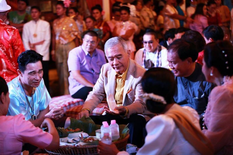  “สุวัจน์"เปิดกุดจิกถนนคนเดิน หวังกระตุ้นศก.โคราช
