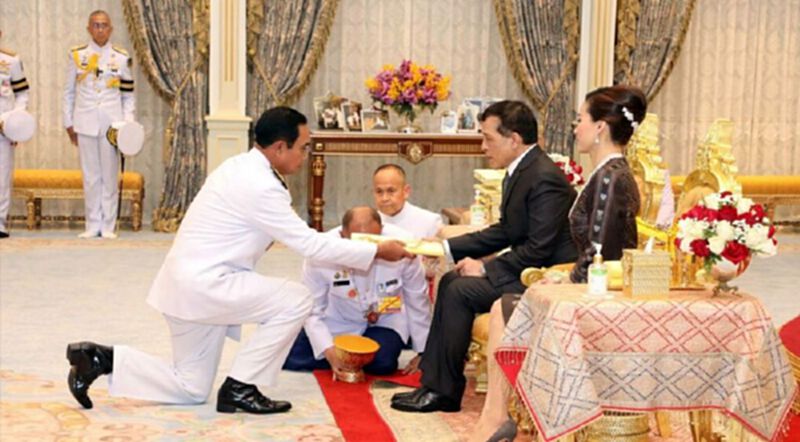 'ในหลวง'พระราชทานโฉนดที่ดิน แก่ 9 หน่วยงานรัฐ-สถานศึกษา 'ในหลวง'พระราชทานโฉนดที่ดิน แก่ 9 หน่วยงานรัฐ-สถานศึกษา