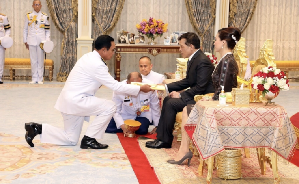 'ในหลวง'พระราชทานโฉนดที่ดิน แก่ 9 หน่วยงานรัฐ-สถานศึกษา 