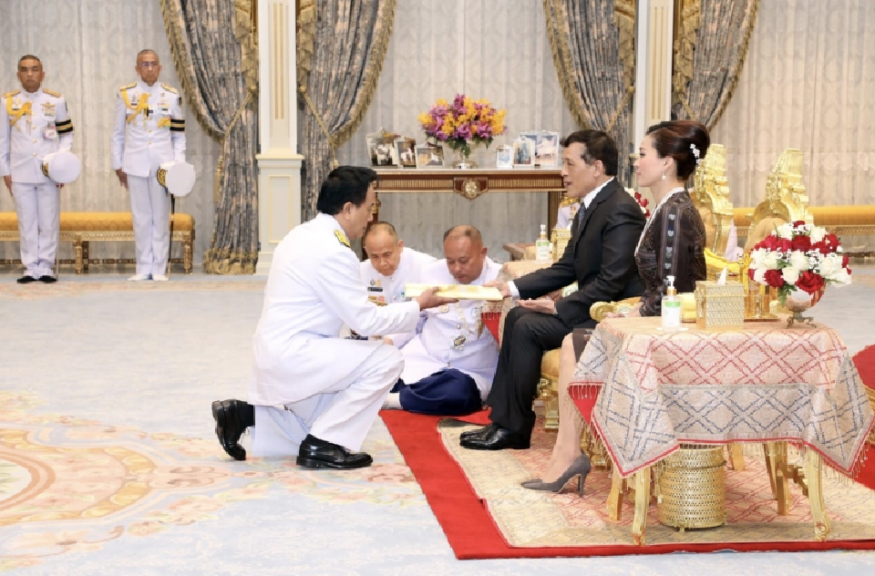 'ในหลวง'พระราชทานโฉนดที่ดิน แก่ 9 หน่วยงานรัฐ-สถานศึกษา 