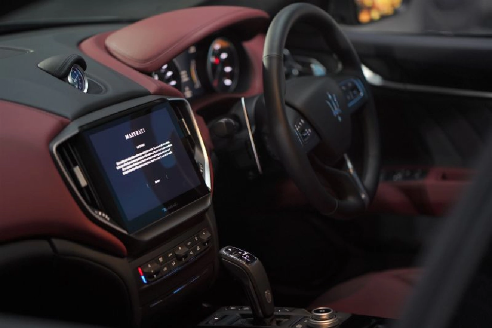 มาเซราติ กิบลี ไฮบริด สปอร์ตหรูรักษ์โลก 