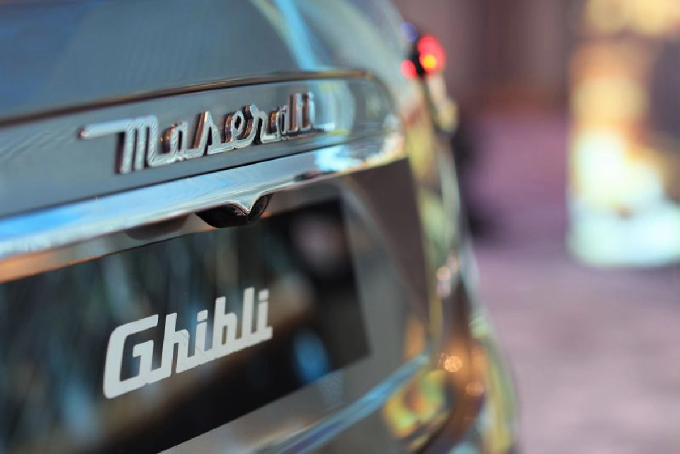 มาเซราติ กิบลี ไฮบริด สปอร์ตหรูรักษ์โลก 