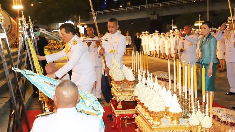 'ในหลวง-พระราชินี' ทรงบำเพ็ญพระราชกุศลเนื่องในโอกาสวันคล้ายวันสวรรคต ร.6