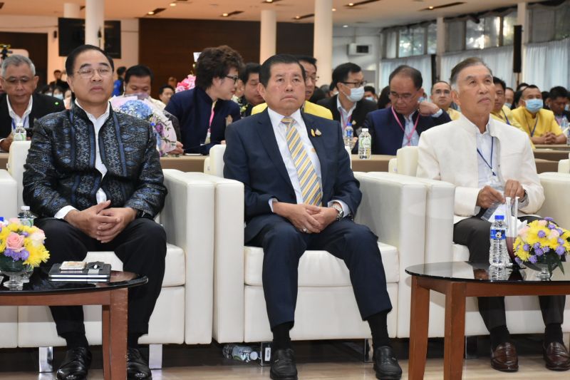 “นิพนธ์”มอบรางวัล“สำเภาทอง”ผู้ว่าฯ-อดีตผู้ว่าฯ 21 จังหวัด