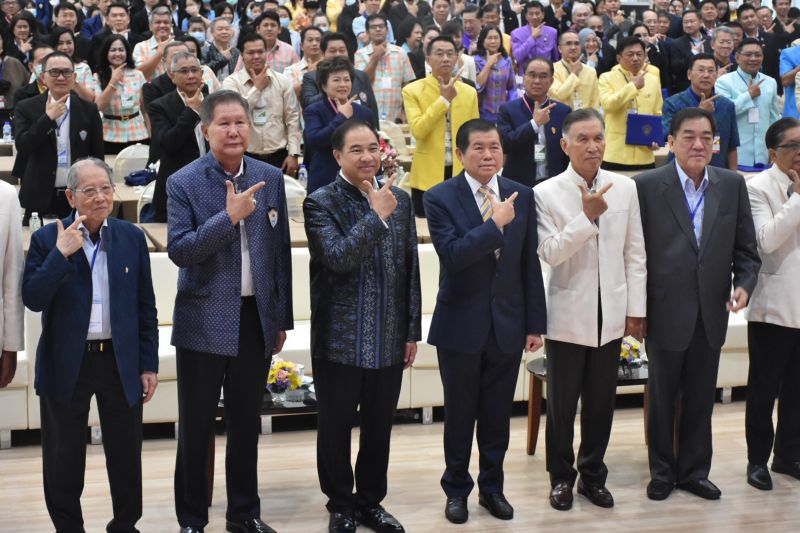 “นิพนธ์”มอบรางวัล“สำเภาทอง”ผู้ว่าฯ-อดีตผู้ว่าฯ 21 จังหวัด