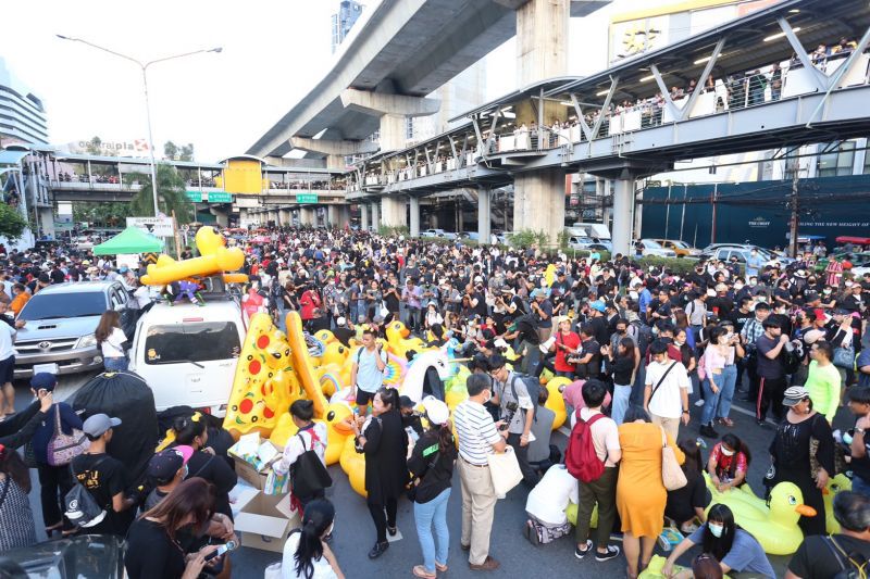 ม็อบคณะราษฎร ชุมนุม 27 พฤศจิกา รวมตัวห้าแยกลาดพร้าว 