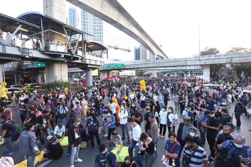 ม็อบคณะราษฎร ชุมนุม 27 พฤศจิกา รวมตัวห้าแยกลาดพร้าว 